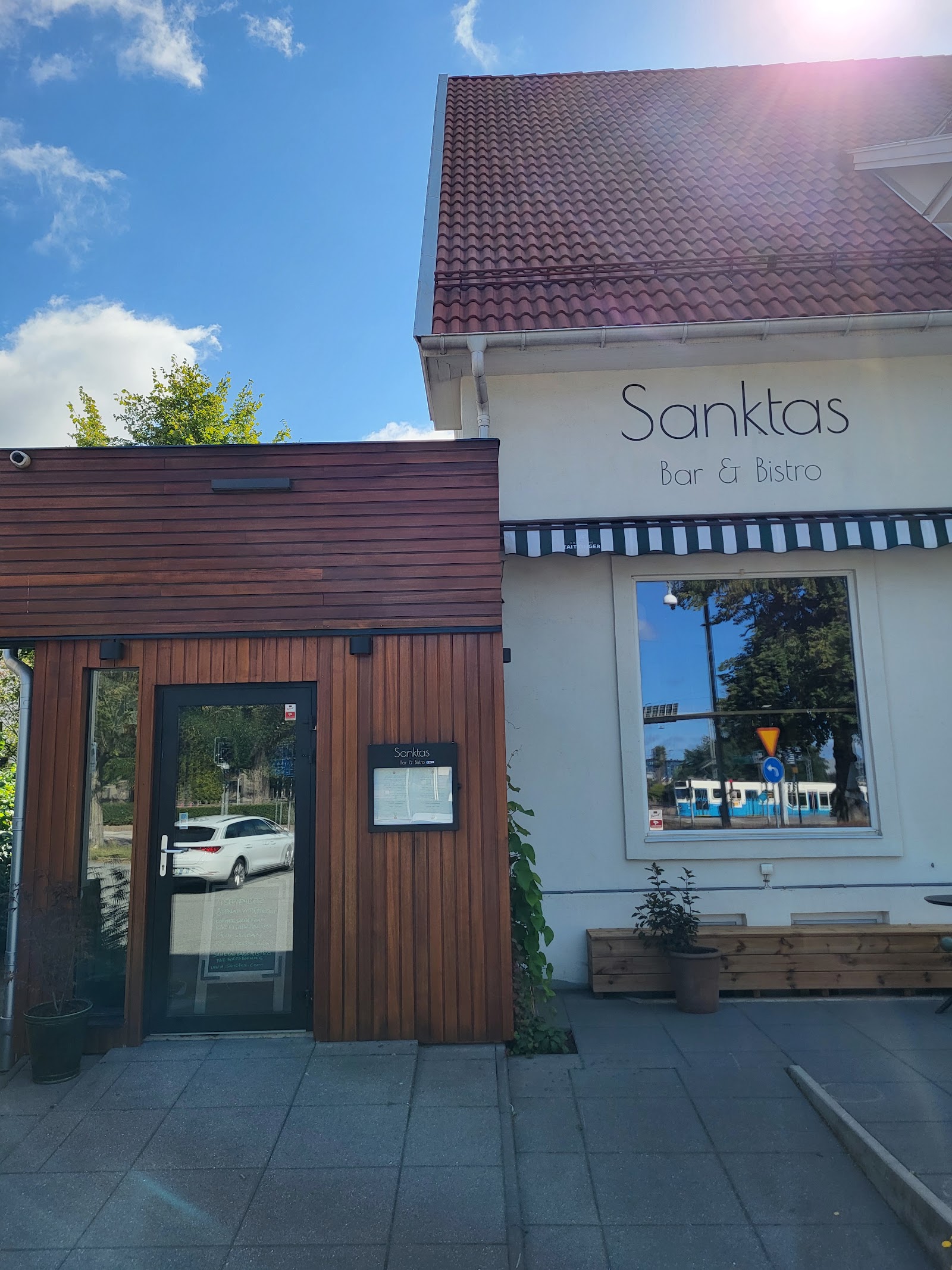 Sanktas Bar & Bistro – bild 1
